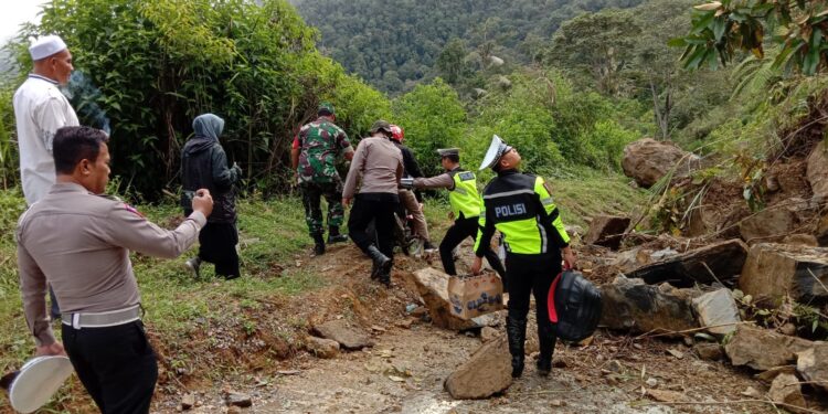 Kapolres Gayo Lues Tinjau Lokasi Longsor