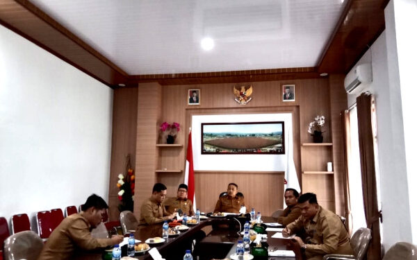 Plt Sekda Ikuti Zoom Meeting Evaluasi Kinerja Pemantapan Tugas Dengan Mendagri
