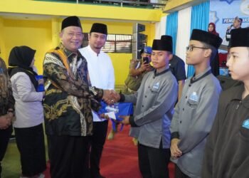 Hadiri Mesjid Mengaji, Syah Afandin Sumbangkan 100 Al Quran untuk Para Hafizh