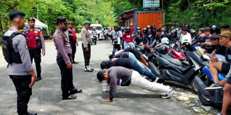 Razia Gabungan Polres Gunungkidul, Amankan Rombongan Pelajar Konsumsi Miras Jenis Arak