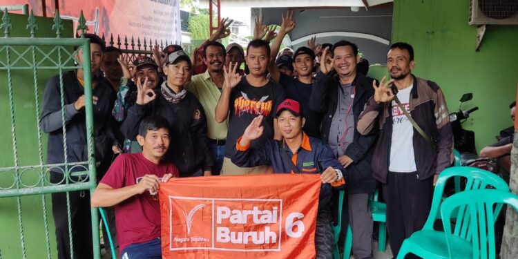 Ketua DPC FSP KEP Dampingi Pembayaran Rapelan Tahap Ke-2 Mantan Karyawan PT INNOPACK