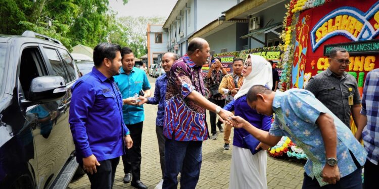 Syah Afandin Hadiri Capping Day Kebidanan Langkat