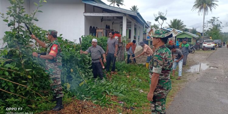 Menyongsong Bulan Suci Ramadhan, Muspika Blangpegayon Gelar Gotong Royong Massal
