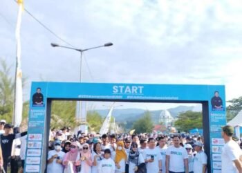 Wakil Bupati Kolaka Lepas Jalan Sehat Bersama BUMN