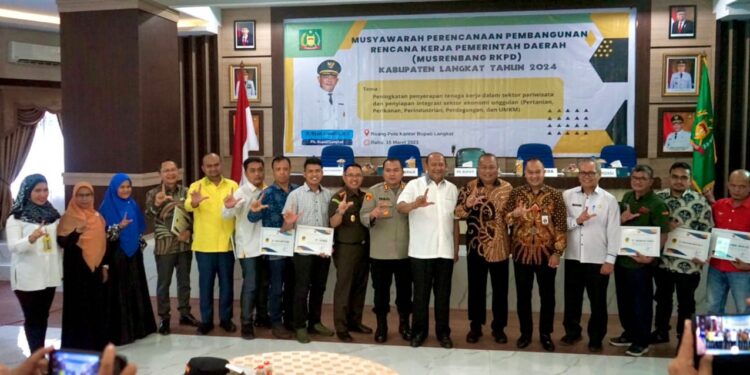Anggota DPRD Langkat Fatimah dan Azmaliah Hadiri RKPD Musrenbang 2024