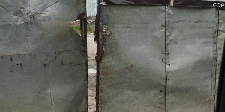 Photo |stimewa Diduga Kuat Gudang Di Wadas Karawang Jadi Tempat Penimbunan BBM Bersubsidi Jenis Solar Pasalnya 5 Hari Usai Di Gurudug Polisi Daerah Jawa Barat Saat ini Mulai Beroperasi. Sumber Petugas Gudang Wadas Telukjambe Karawang