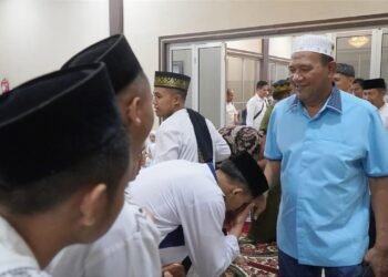 Syah Afandin Sholat Terawih Bersama Santri Ulumul Qur’an