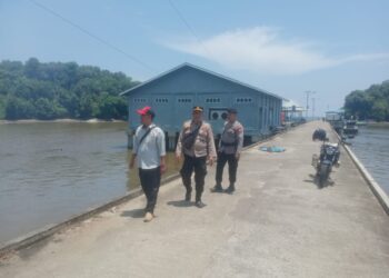 Polres Kayong Utara Datangi TKP adanya aduan masyarakat tentang Kebakaran Di Kawasan Hutan di Pangkalan Pendaratan Ikan