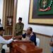 Plt Bupati Langkat Serahkan Zakat Mal Rp150 Juta ke Baznas