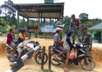 Cegah Barang Ilegal, Personel Yonarmed 19/105 Trk Bogani Laksanakan Pemeriksaan Rutin Terhadap Warga Yang Melintas