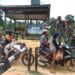 Cegah Barang Ilegal, Personel Yonarmed 19/105 Trk Bogani Laksanakan Pemeriksaan Rutin Terhadap Warga Yang Melintas
