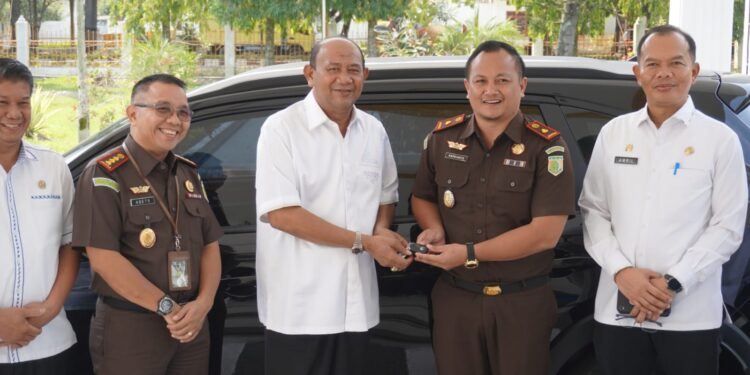 Satu Unit Mobil Operasional Diserahkan Afandin untuk Kacabjari Pangkalan Berandan