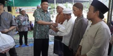 500 Paket Sembako Diserahkan Syah Afandin untuk Kaum Dhuafa di 5 Kecamatan