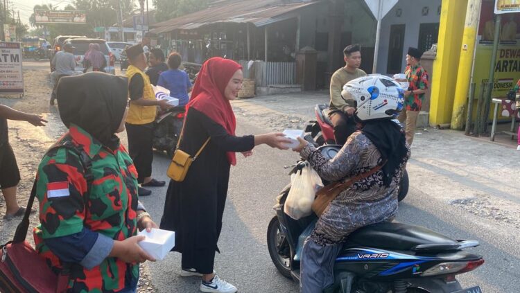 Berbagi takjil