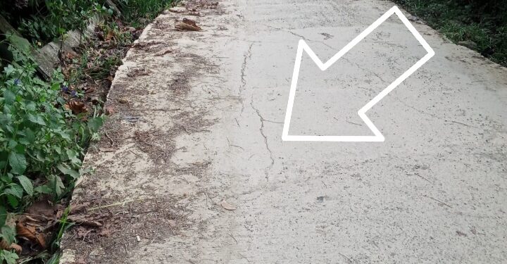 Patut Dipertanyakan Kualitasnya !! Pembangunan Jalan Anggaran Dana APBD Di Kp. Lamping Binong Desa Cibatutiga Rusak
