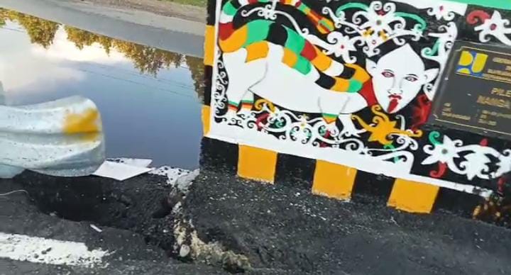 Diduga ada Kerugian Negara pada Proyek Pembangunan Pile Slab Ruas Nanga Semangut – Putussibau (MYC) di kabupaten Kapuas Hulu Oleh PT. Asria Jaya KSO dan PT. Lintas Kapuas Persada