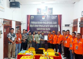 Partai Buruh Kabupaten Nias Selatan Antarkan Dokumen Bacaleg ke Kantor KPU