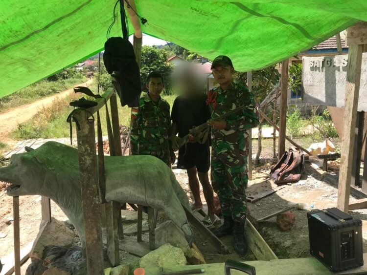 Jelang Purna Tugas, Satgas Yonarmed 19/105 Trk Bogani Terima 6 Pucuk Senpi Rakitan Dan 2 Munisi Dari Masyarakat Secara Sukarela.