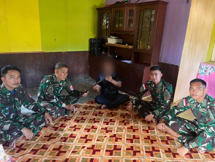Jelang Purna Tugas, Satgas Yonarmed 19/105 Trk Bogani Terima 6 Pucuk Senpi Rakitan Dan 2 Munisi Dari Masyarakat Secara Sukarela.