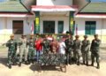 Jelang Purna Tugas, Satgas Yonarmed 19/105 Trk Bogani Terima 6 Pucuk Senpi Rakitan Dan 2 Munisi Dari Masyarakat Secara Sukarela.