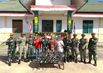 Jelang Purna Tugas, Satgas Yonarmed 19/105 Trk Bogani Terima 6 Pucuk Senpi Rakitan Dan 2 Munisi Dari Masyarakat Secara Sukarela.
