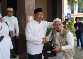 Lepas JCH di Asrama Haji, Plt Bupati Langkat Ingatkan Jaga Kesehatan & Tidak Menyiakan Waktu