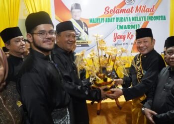 Syah Afandin Terima Penghargaan PB MABMI Atas Pengabdian 20 Tahun