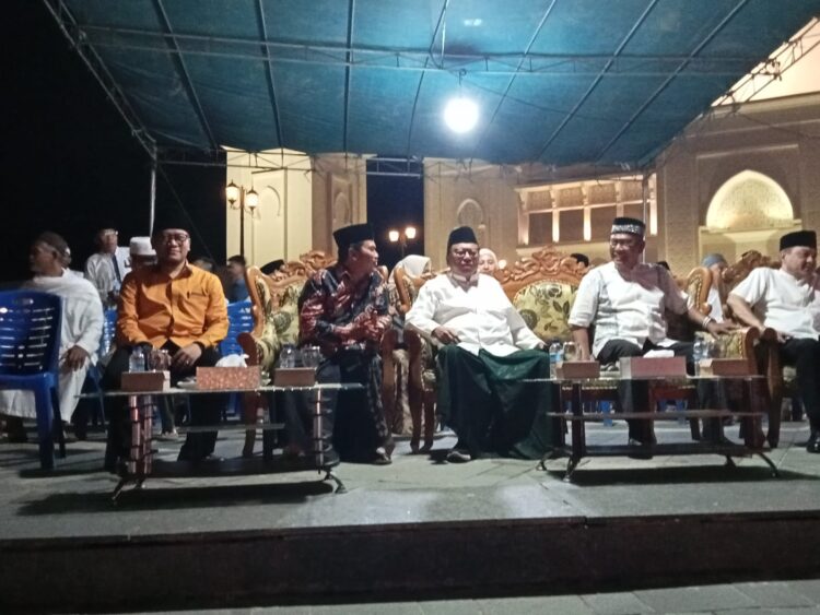 Oesman Sapta Odang (Oso) Ketum P.Hanura Bersama Jajaran Dan Muspida Menghadiri Gema Takbir Idul Adha 10 Dzulhijjah 1444 Yang Berkumandang Di Masjid Oesman Al-Khair