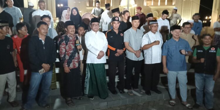 Oesman Sapta Odang (Oso) Ketum P.Hanura Bersama Jajaran Dan Muspida Menghadiri Gema Takbir Idul Adha 10 Dzulhijjah 1444 Yang Berkumandang Di Masjid Oesman Al-Khair