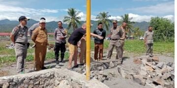 Bangunan Liar Milik WNA Ditertibkan Satpol PP dan DPMTSP Kabupaten Lombok Utara 
