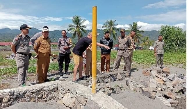 Bangunan Liar Milik WNA Ditertibkan Satpol PP dan DPMTSP Kabupaten Lombok Utara