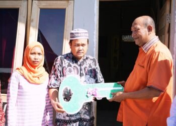 Serahkan Kunci Bedah Rumah, Sepanjang Sejarah Baru Syah Afandin Terbanyak Anggarkan Perbaikan Jalan Rp150 Milyar