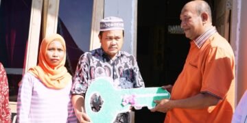 Serahkan Kunci Bedah Rumah, Sepanjang Sejarah Baru Syah Afandin Terbanyak Anggarkan Perbaikan Jalan Rp150 Milyar