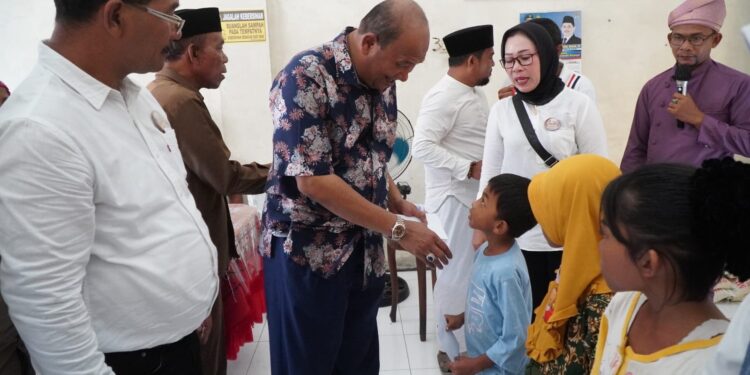 Ikut Santuni Anak Yatim Bersama FSKS, Ke depan Syah Afandin Sedekahkan 1 Ton Beras Tiap Bulan