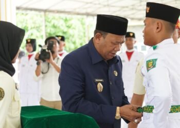 Syah Afandin Kukuhkan Paskibraka Kabupaten Langkat