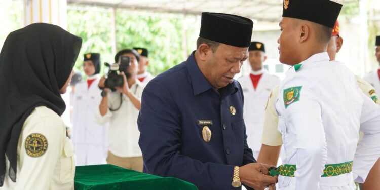 Syah Afandin Kukuhkan Paskibraka Kabupaten Langkat