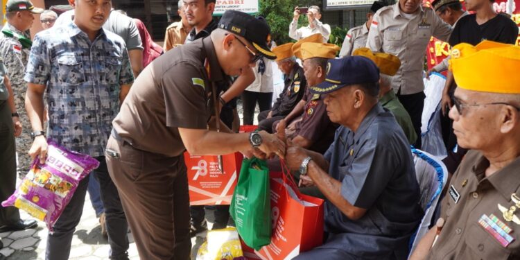 Hadiri Silaturahmi Veteran Pejuang 45, Syah Afandin Ikut Bagikan Sembako