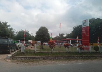 Diduga SPBU Nomor 6478602 Sungai Ukoi Kecamatan Sungai Tebelian Lakukan Pendistribusian BBM Subsidi Secara Bebas Ke Pengecer
