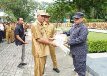 Plt Bupati Langkat Serahkan Penghargaan Tunggul Terbaik Kecamatan & Kelurahan 2023