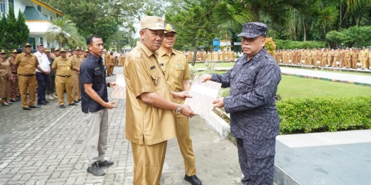 Plt Bupati Langkat Serahkan Penghargaan Tunggul Terbaik Kecamatan & Kelurahan 2023