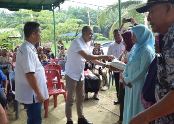 Reses di Alur Cempedak, Donny Setha: Ke depan Tidak Ada Lagi Jalan Bertanah di Desa Ini