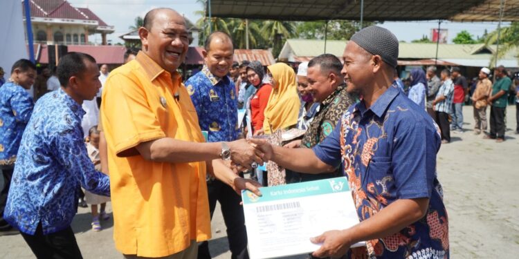 Akui Tugas Penggali Kubur & Bilal Mayit Mulia, Syah Afandin Bangga Salurkan Bansos Langsung