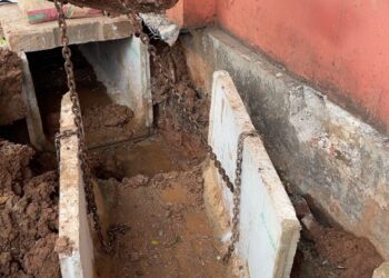 Kegiatan Proyek Pemasangan U-Ditch Diduga Tidak Menggunakan Lantai Kerja.