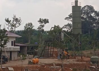 Awak media dan LSM konfirmasi kepada kadis lingkungan hidup Bengkayang,terkait dugaan pembangunan pabrik minyak goreng yang tidak mengantongi ijin