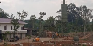 Awak media dan LSM konfirmasi kepada kadis lingkungan hidup Bengkayang,terkait dugaan pembangunan pabrik minyak goreng yang tidak mengantongi ijin
