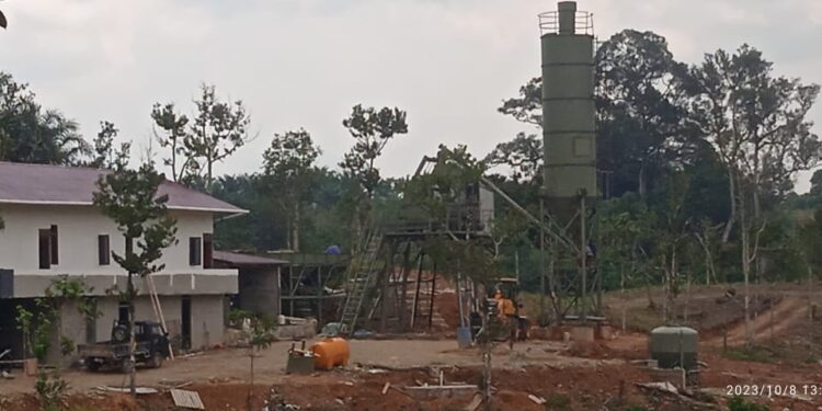 Awak media dan LSM konfirmasi kepada kadis lingkungan hidup Bengkayang,terkait dugaan pembangunan pabrik minyak goreng yang tidak mengantongi ijin