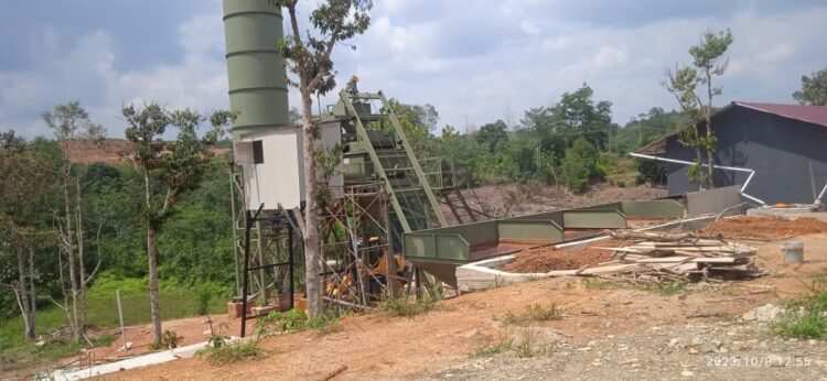 Awak media dan LSM konfirmasi kepada kadis lingkungan hidup Bengkayang,terkait dugaan pembangunan pabrik minyak goreng yang tidak mengantongi ijin