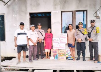 Respon Kapolsek Pulau Maya Karimata Peduli dengan Warga Desa Dusun Besar, Kec PMK Korban Musibah Rumah Kebakaran