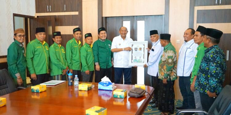 NU Langkat Anugerahi Syah Afandin Sebagai Tokoh Inspiratif
