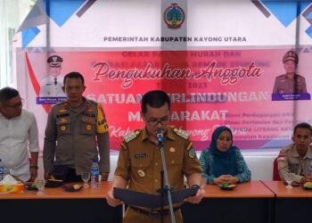 PEJABAT BUPATI KAYONG UTARA BERSAMA KAPOLSEK PULAU MAYA KARIMATA MELAKSANAKAN KEGIATAN KUNJUNGAN KERJA PJ BUPATI KAYONG UTARA